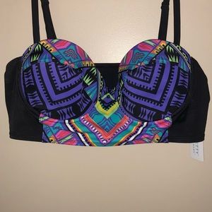 ✨NWT✨ Fun & sporty tribal design bikini top